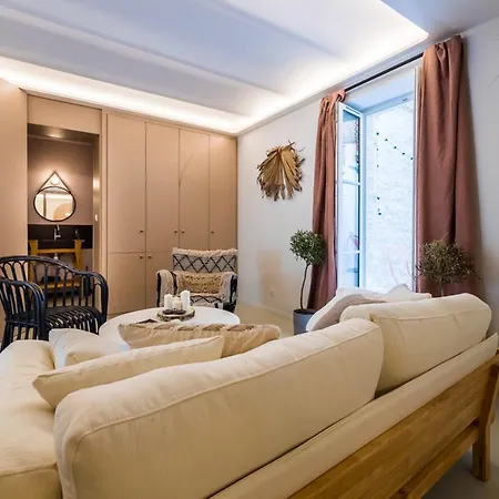 Renovated With Patio And Garage In City Center