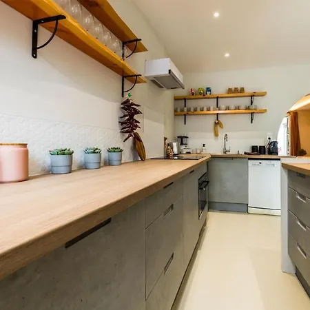 Renovated With Patio And Garage In City Center