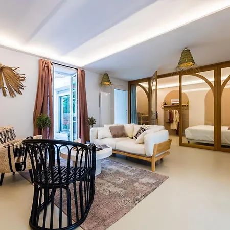 Renovated With Patio And Garage In City Center Appartement