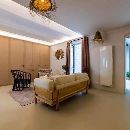 Renovated With Patio And Garage In City Center