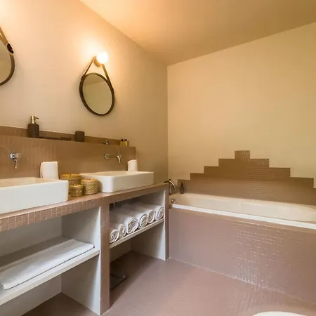 Renovated With Patio And Garage In City Center *